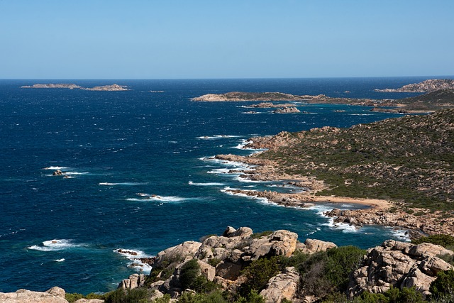 Visita il Parco Nazionale dell'Arcipelago di La Maddalena con la Motonave G. Garibaldi II"